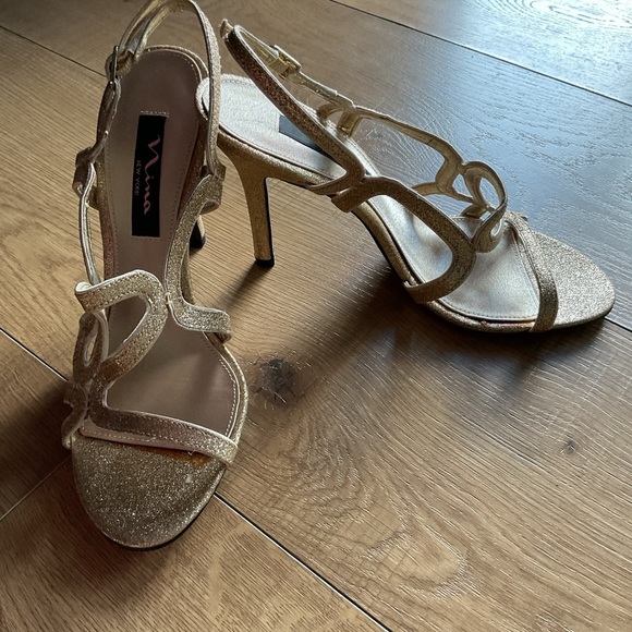 Nina Gold Strappy Heels for Formal Elegance - Picture 4 of 13